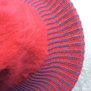 Rode warme hoed, angora met gebreide rand