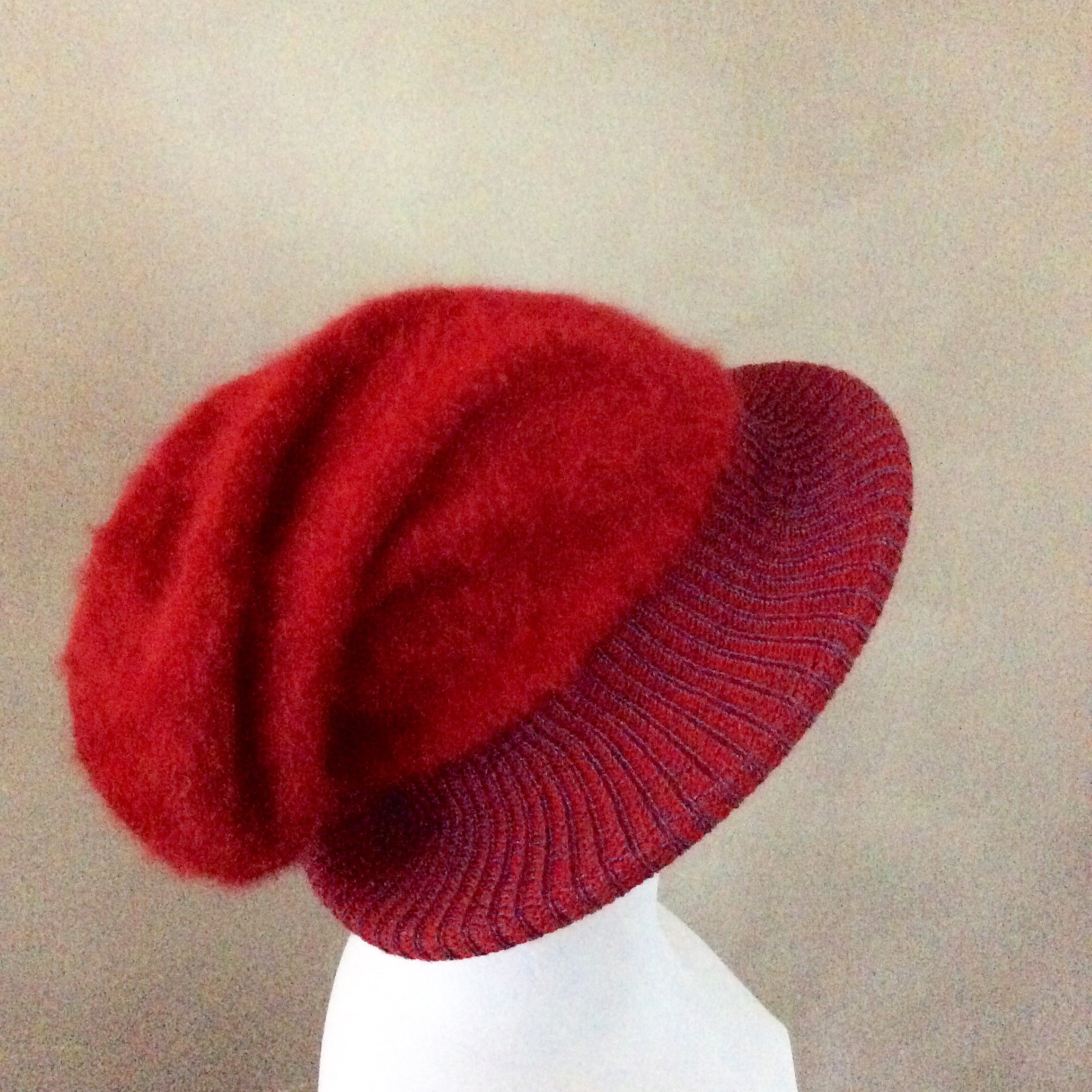 Rode warme hoed, angora met gebreide rand