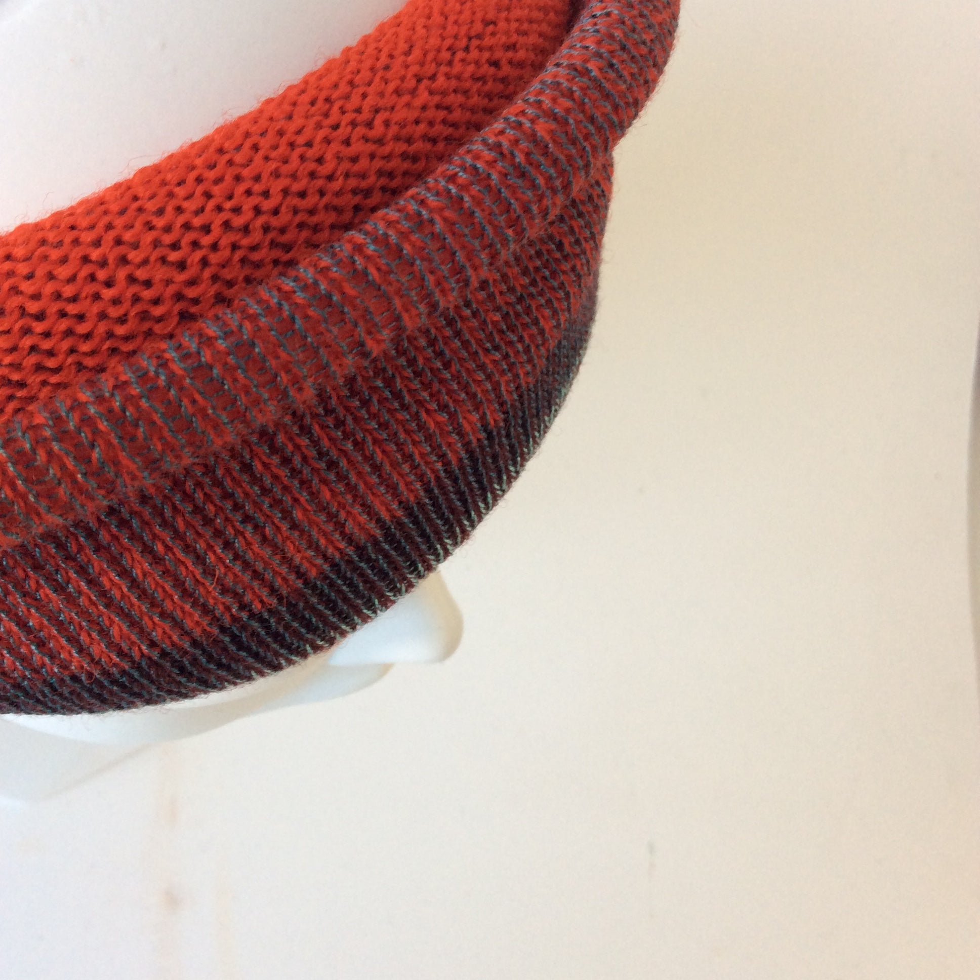 Rood blauwe OProl baret/ muts