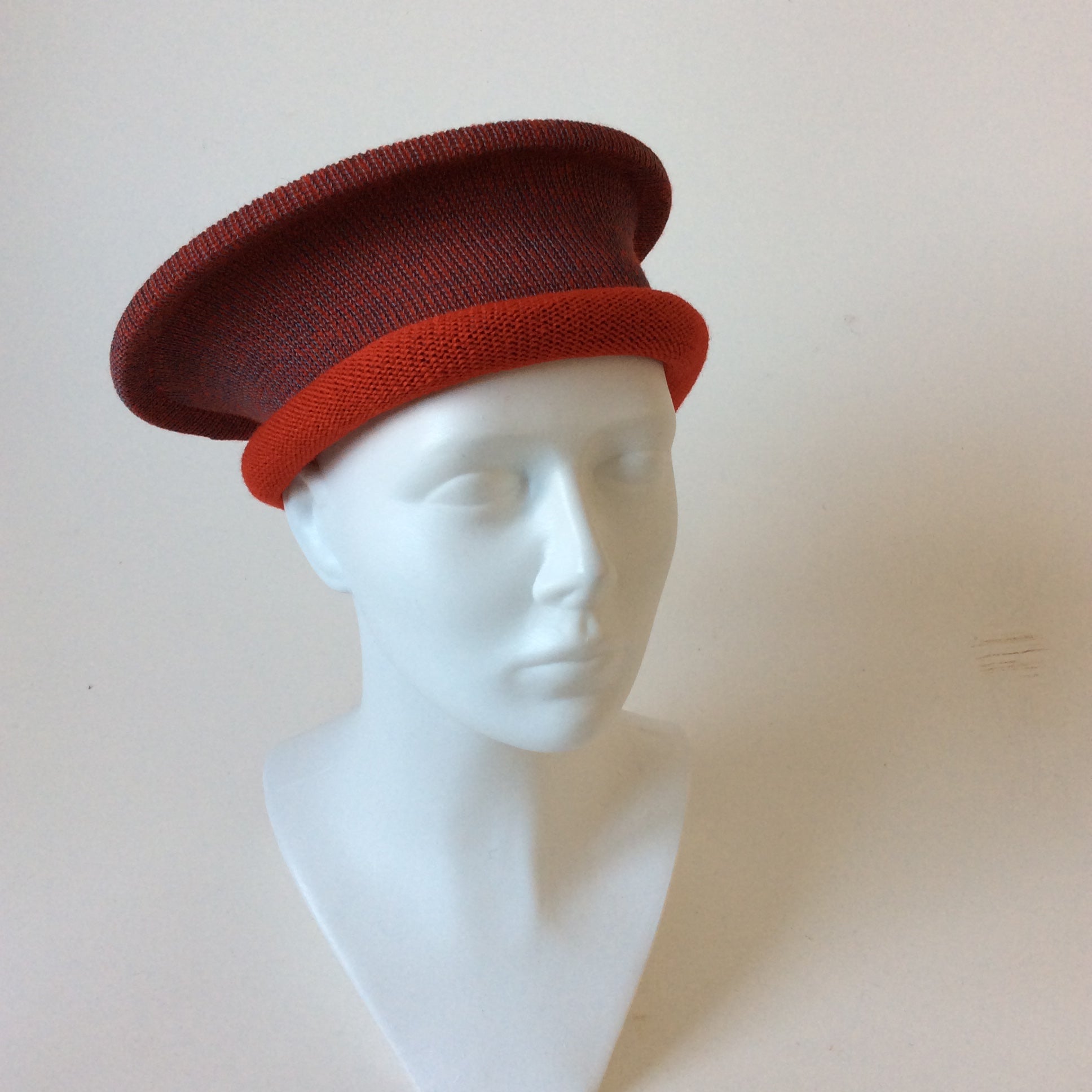 Rood blauwe OProl baret/ muts