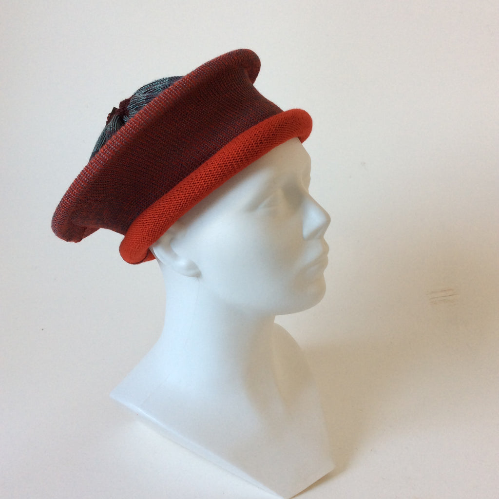 Rood blauwe OProl baret/ muts