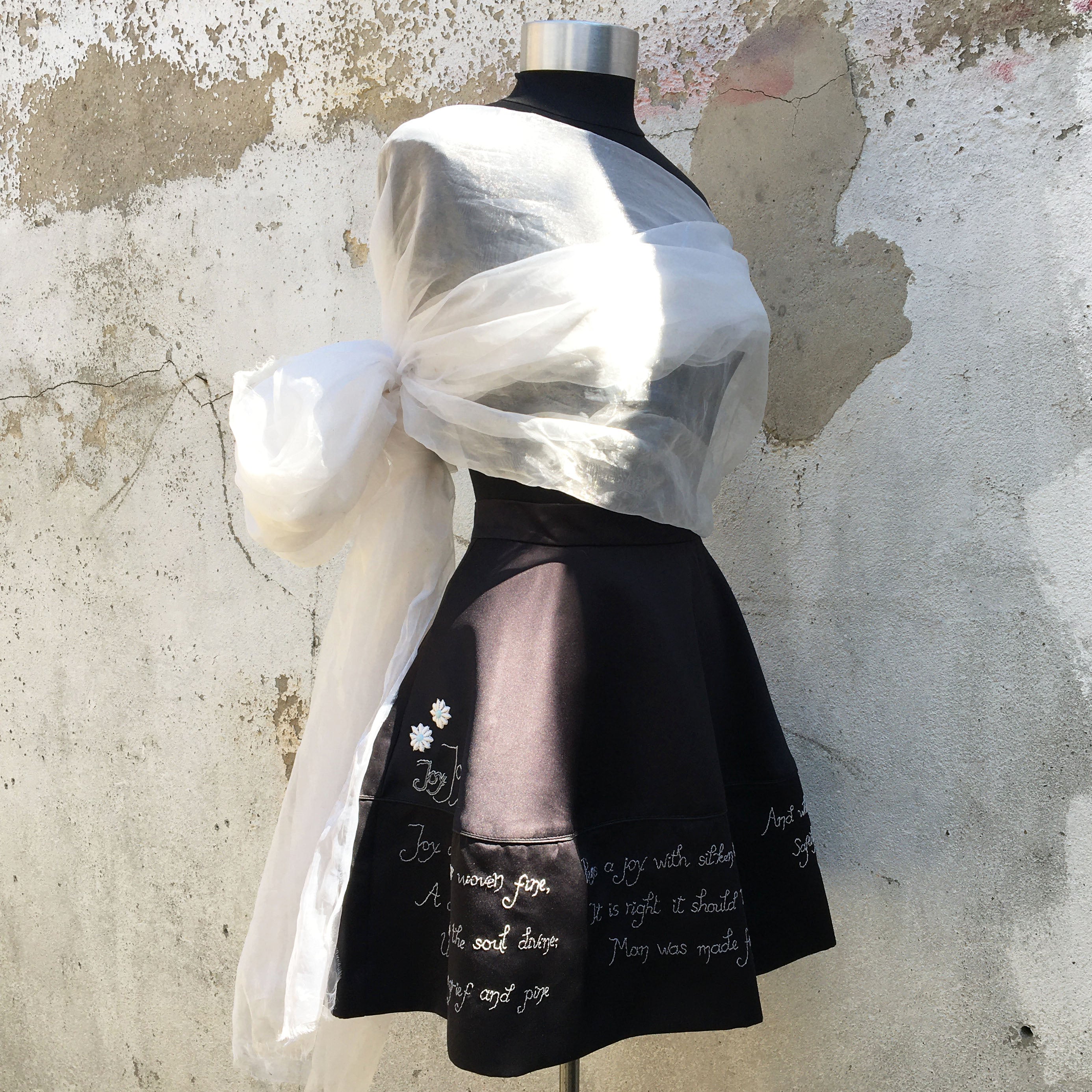Zwart, Satijnen rok van merk 'I wear Poetry'